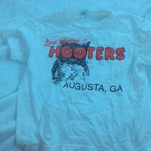Hooters t-shirt
